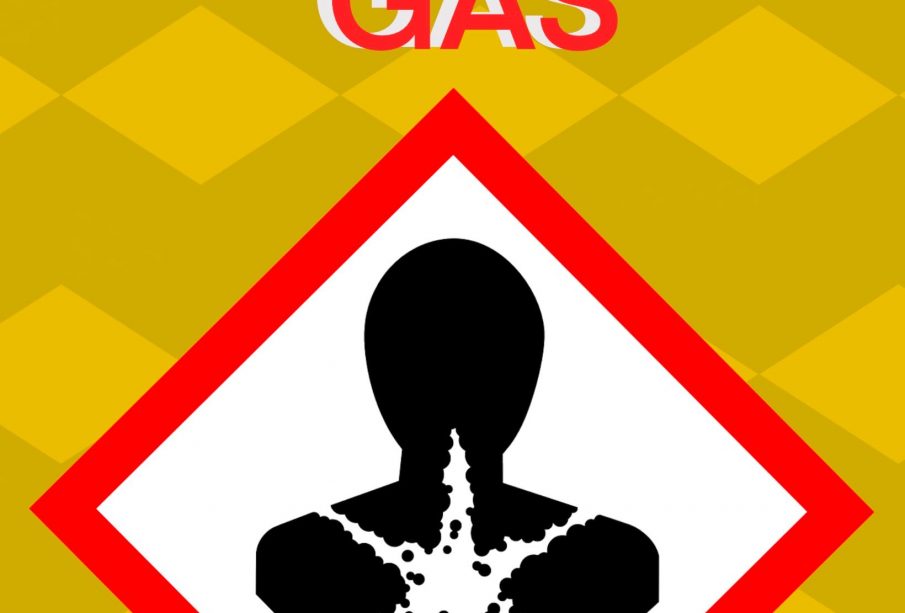 A health hazard pictogram with the words “CHLORINE GAS” in bold red letters above it with a yellow checkered background.